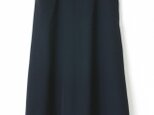 シンプルな濃紺色スカート