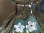 beachglass flower piercedの画像