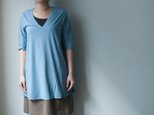 v neck tunic (saxe blue)の画像