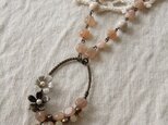 SALEムーンストーンと小花のネックレス(N0939)の画像