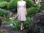 【11号】anno first dress ノースリーブベージュの画像