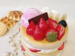 苺のホットケーキの入れ物の画像