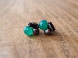 3つの石の刺繍ピアス … three stones greenの画像