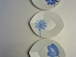 青い花ゆれる　リーフ１７ｃｍ皿