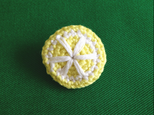 【送料無料】刺繍糸のレモンブローチの画像