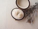 antique box● 真珠の刺繍ピアス Whiteの画像