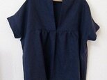 「再販」リネンのショールカラーブラウス（ネイビー）
