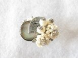 【アンティーク調】黒蝶貝と淡水真珠の帯留（銀）の画像