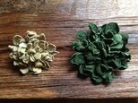 【CH様ご予約品です】革花のブローチ2点