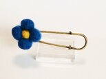 お花のピンブローチ（藍色）の画像
