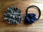 【 K様ご予約品です】革花のヘアゴムとカブトピン