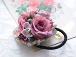 モーブピンクローズのお花のヘアゴムの画像