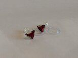 【再2】ノンホールピアス No.530レッドパープル×パールの画像
