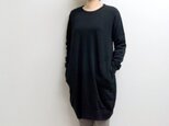 crew neck one-piece (black)の画像