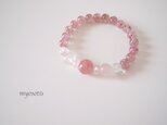 甘すぎないピンクのブレスレット