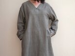 Aラインのバイヤス袖ワンピースの画像