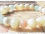 マザーオブパールとアクアマリンのブレスレット