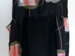 銘仙と地模様入りの黒の羽織のジャンバースカート　あ５２８の画像