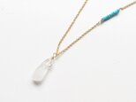 quartz & tiny turquoise necklaceの画像