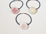 雪の結晶　刺繍ヘアゴム　くるみボタン