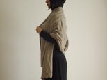 くるみ染め 軽いウールのストールの画像