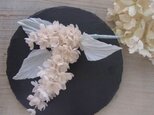 ライラックのコサージュ（オフホワイト）