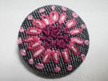 SOLD OUTピンクのデージーの刺繍ブローチ