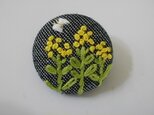 SOLD OUT菜の花と蝶の刺繍ブローチの画像