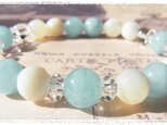マザーオブパールとアクアマリンのブレスレット