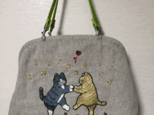 猫ダンスのアップリケバネ口金バッグの画像