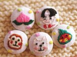 童話モチーフの刺繍ボタン 桃太郎の画像