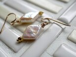 ひし形パールのピアス（ゴールド金具）