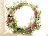 優しいピンクの森のリース