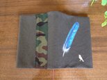 「青い鳥の羽根」手描きブックカバーの画像