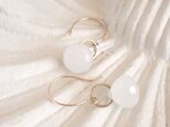 K10 White Onion Earringsの画像