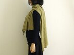 春色 よもぎ染め 軽いウールのストールの画像