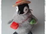 羊毛フェルト 麦わら帽子のペンギン君の画像