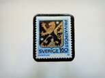 スウェーデン 紋章切手ブローチ910の画像
