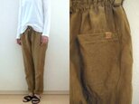 黄土色天日干しリネン ゆるりパンツの画像