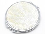 コンパクトミラー 天然貝仕様（ホワイトレース３Ｄ）＜螺鈿アート＞