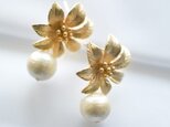 Cotton Pearl Flower Earringsの画像