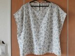 小花模様のバックリボントップス