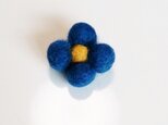 お花のブローチ（藍色）の画像