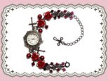 ゴシック・ゴスロリ・パンク系赤薔薇＆ビーズの腕時計の画像
