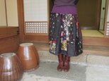 銘仙リメイク☆黒地に赤色々パッチして…レトロキュートなスカートの画像