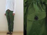 アーミーグリーン こだわりシルエットパンツの画像