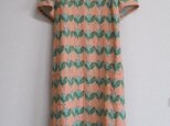 綿麻の半袖ワンピース　サーモンピンクの画像