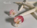 お花でできた桜貝ピアス（14kgf）-無料ギフト包装-の画像