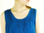 pintuck sleeveless pullover /藍染めの画像