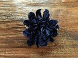革花のカブトピン L 金具6cm 紺